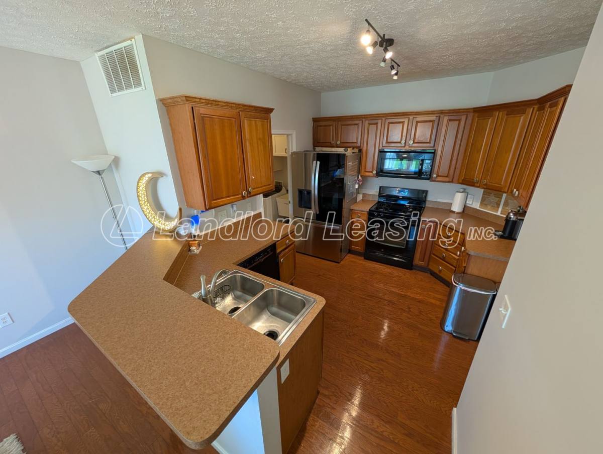 Townhouse for rent at 33317 Fairport Dr, Avon Lake, OH 44012