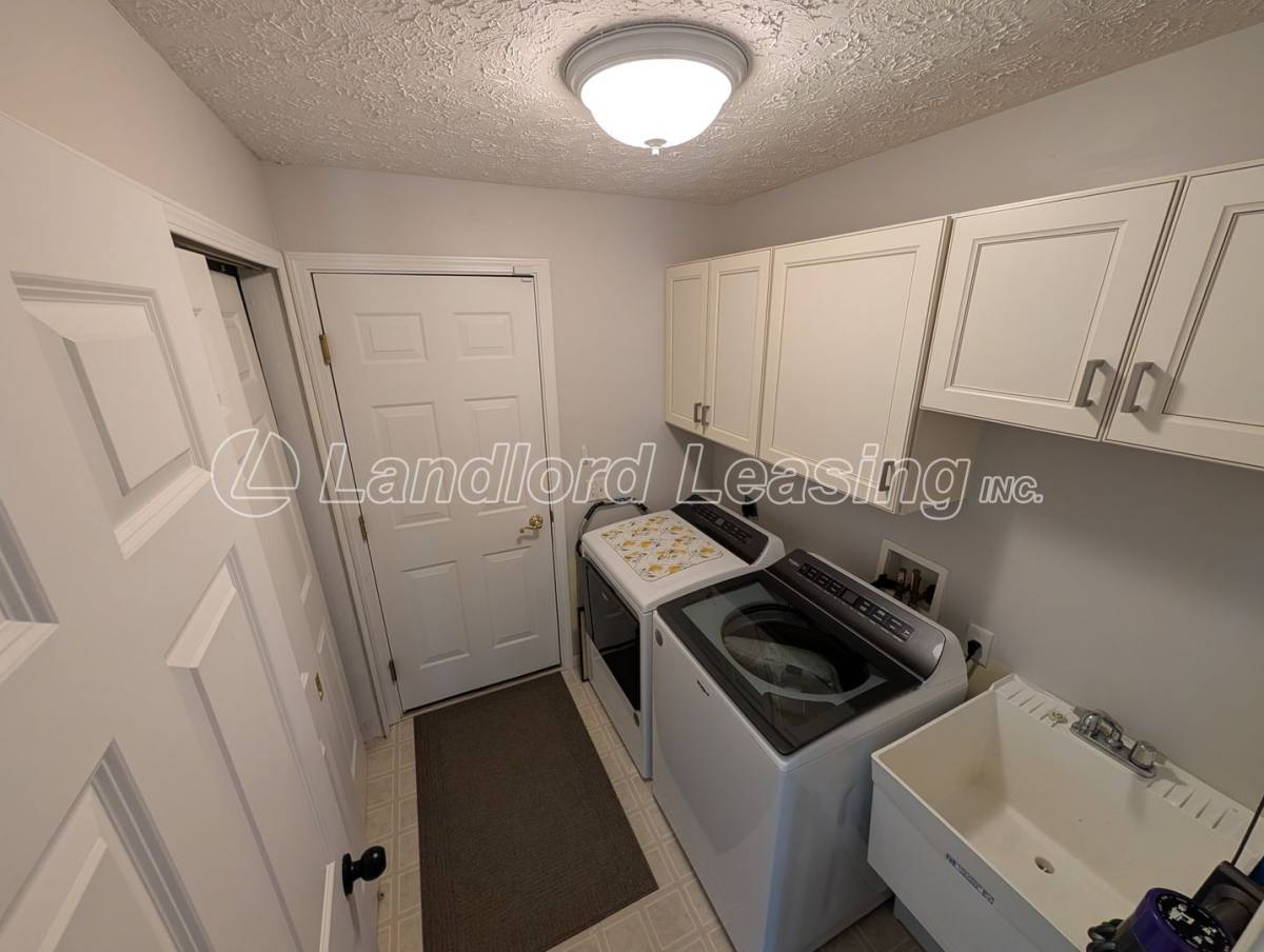 Townhouse for rent at 33317 Fairport Dr, Avon Lake, OH 44012
