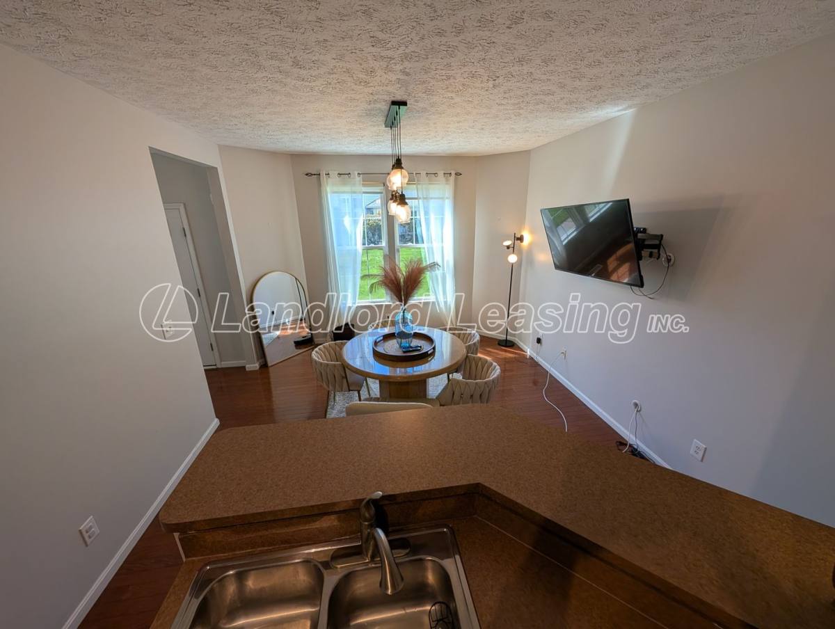 Townhouse for rent at 33317 Fairport Dr, Avon Lake, OH 44012