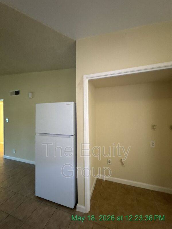 Apartment for rent at 1140 W Tulare Ave #C, Visalia, CA 93277