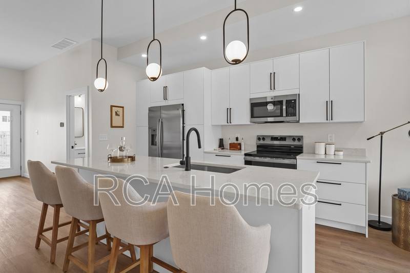 Townhouse for rent at 43 Keystone Ave, Indianapolis, IN 46201