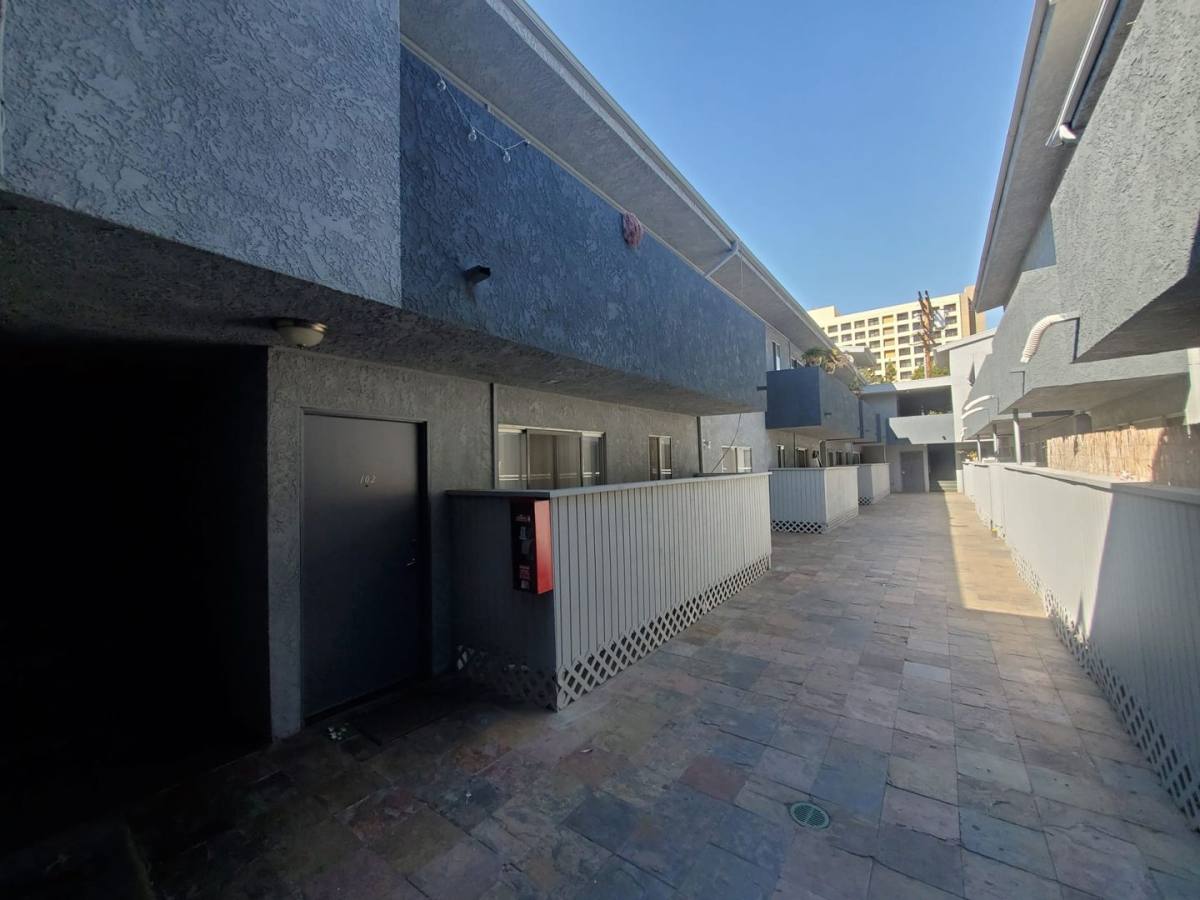 Apartment for rent at 11007 Hartsook St, North Hollywood, CA 91601