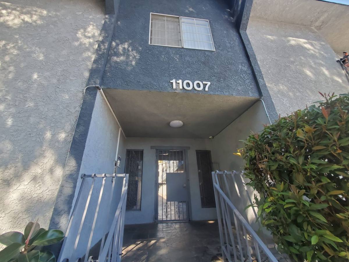 Apartment for rent at 11007 Hartsook St, North Hollywood, CA 91601