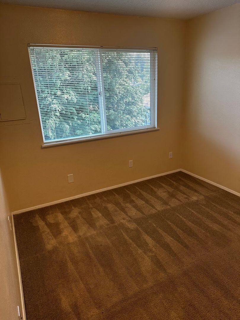 Apartment for rent at 239-281 SE 148th Ave, Portland, OR 97233