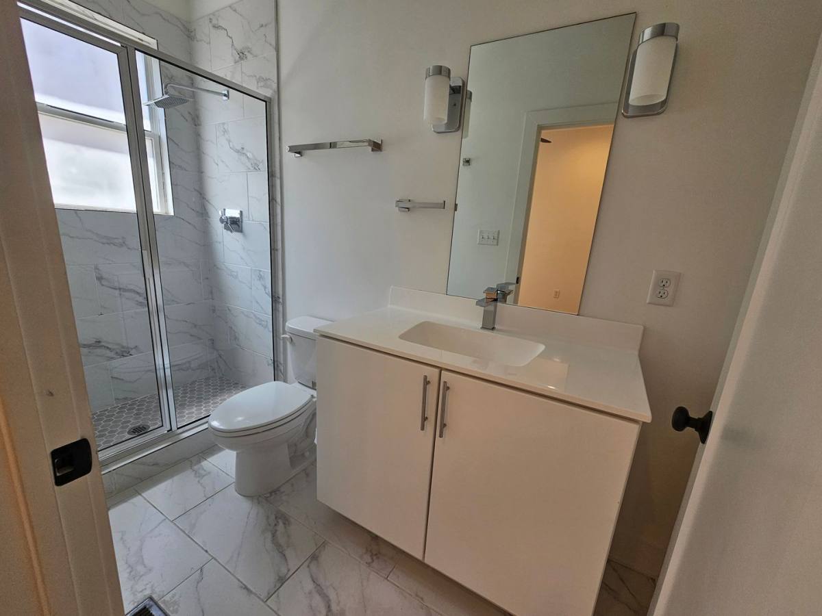 Apartment for rent at 1796 - 1800 Poplar Ave, Memphis, TN 38104