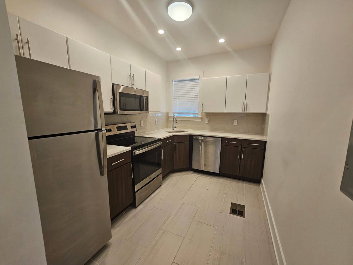 Apartment for rent at 1796 - 1800 Poplar Ave, Memphis, TN 38104