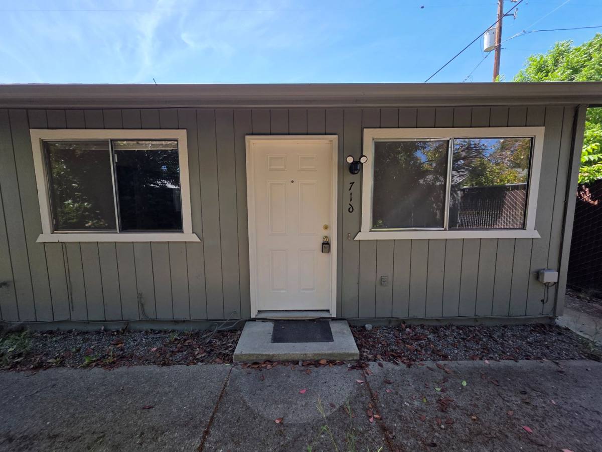 Apartment for rent at 714 716 SW Bridge St, Grants Pass, OR 97526