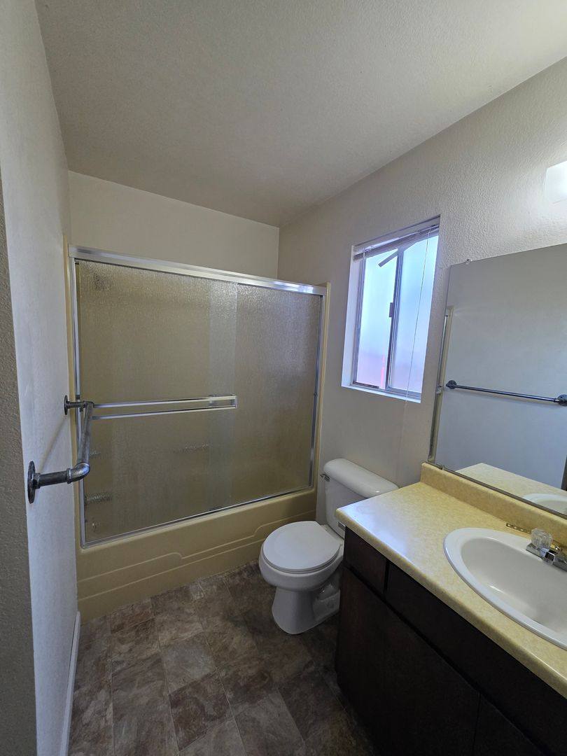 Apartment for rent at 714 716 SW Bridge St, Grants Pass, OR 97526