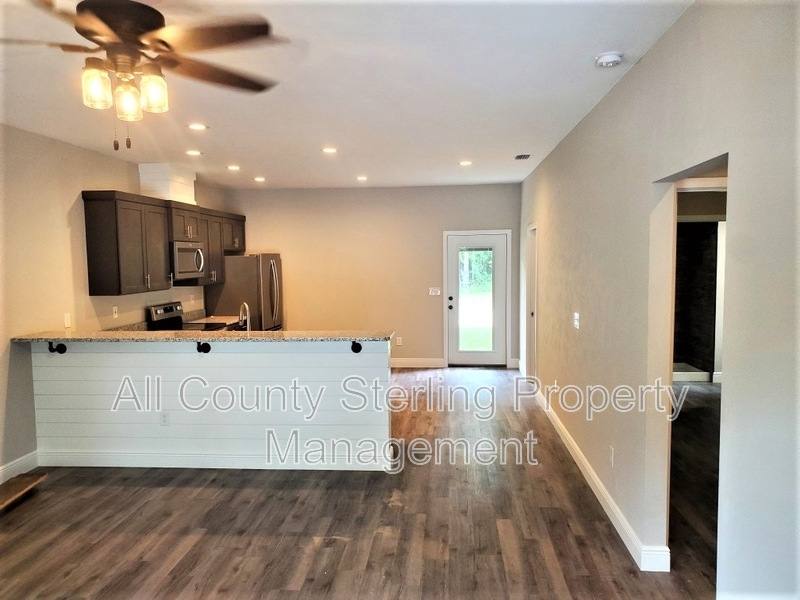 Apartment for rent at 161 SW Yulan St #100, Fort White, FL 32038