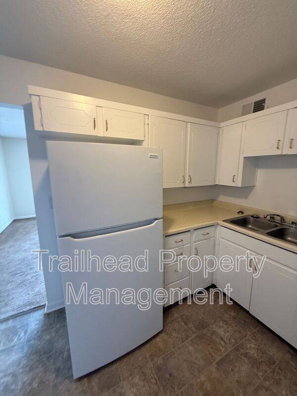 Apartment for rent at 5811 Maple St #11, Mission, KS 66202