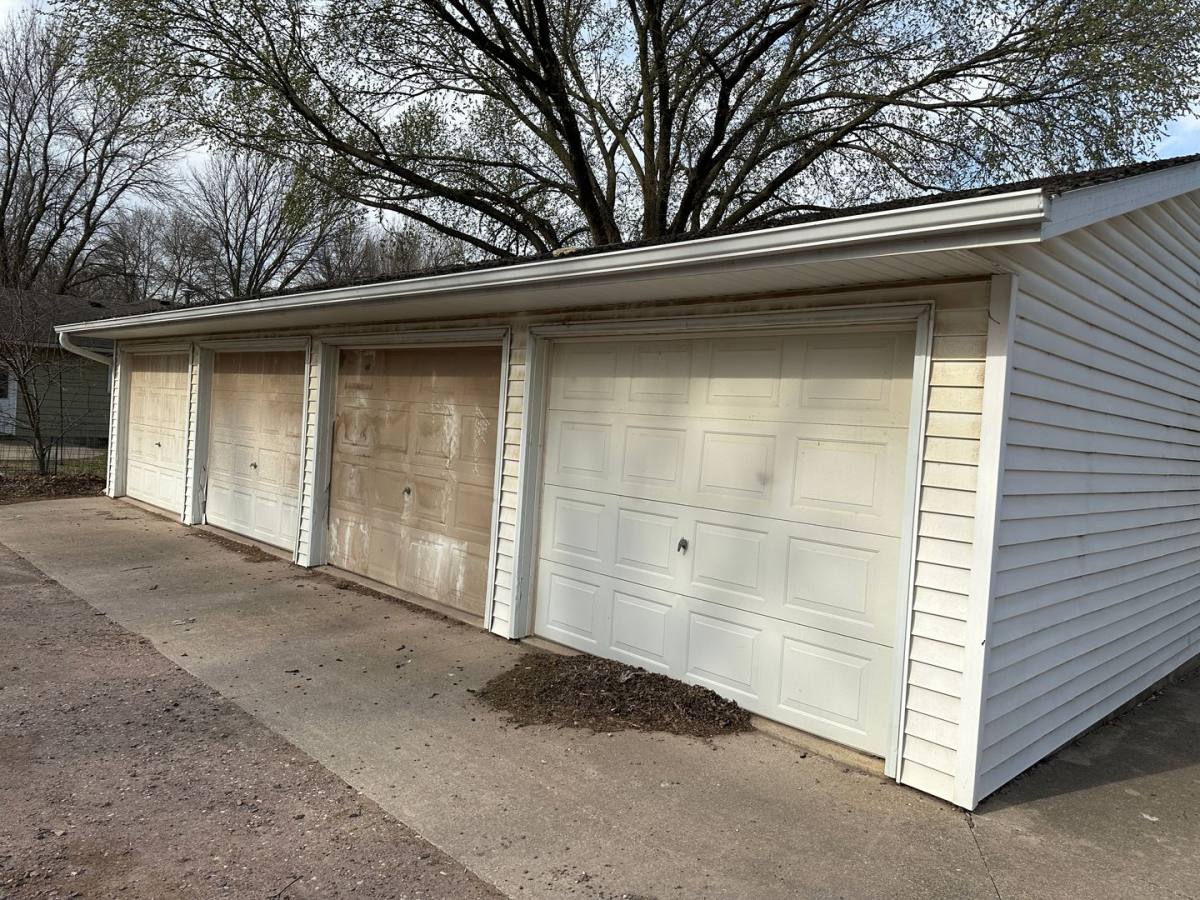 Apartment for rent at 321 Delaware Ave SW, Orange City, IA 51041