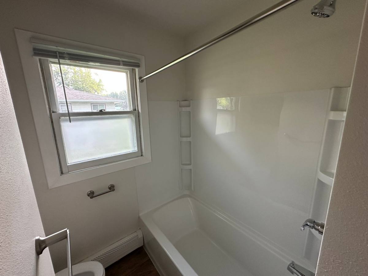 Apartment for rent at 321 Delaware Ave SW, Orange City, IA 51041