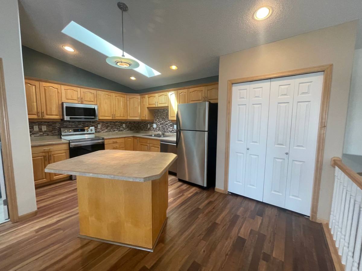 House for rent at 1074 Parkway Dr, West Fargo, ND 58078