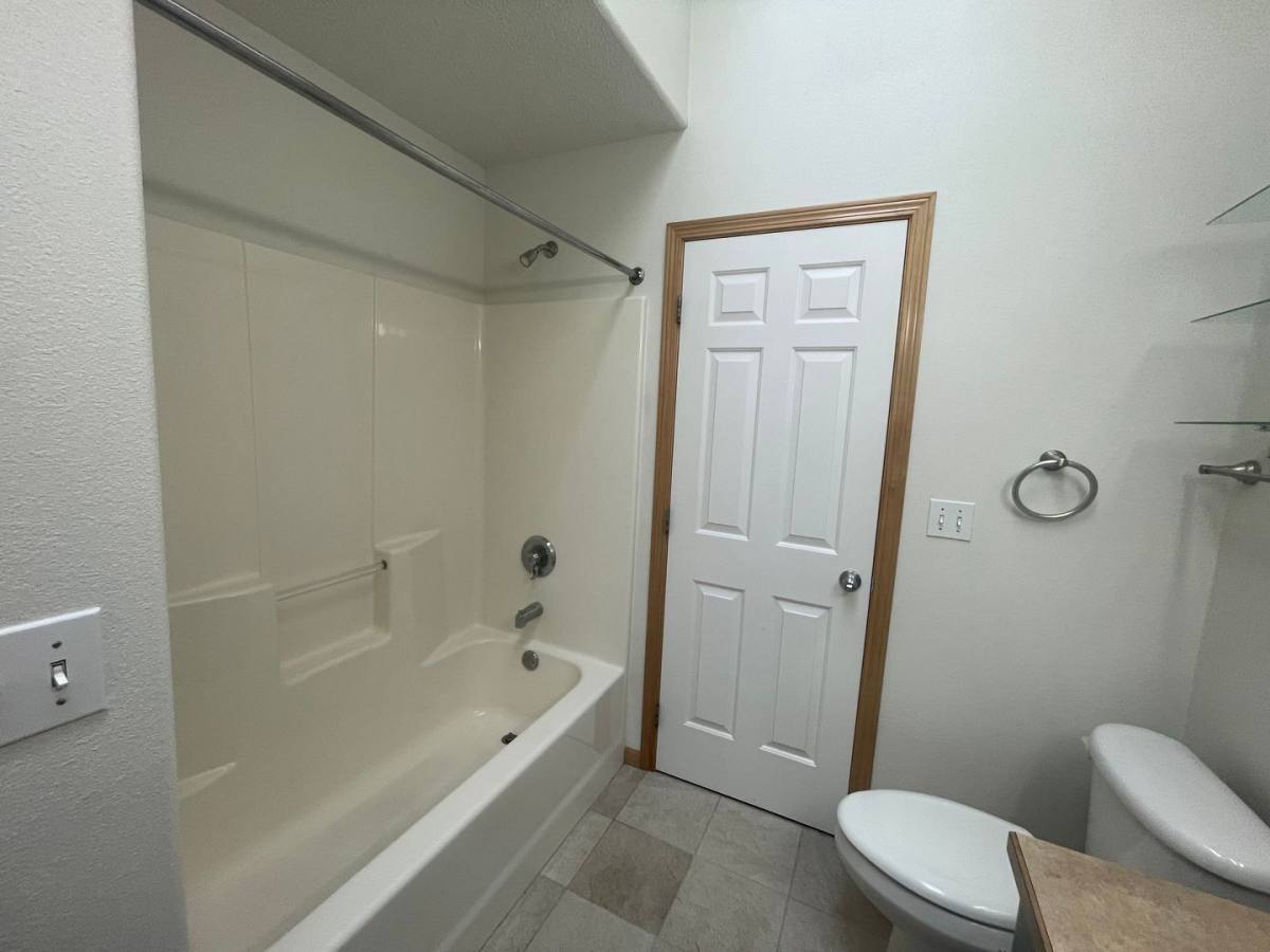 House for rent at 1074 Parkway Dr, West Fargo, ND 58078