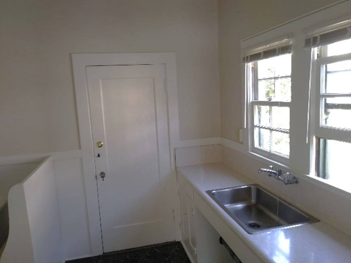 Apartment for rent at 2515 Piedmont Ave, Berkeley, CA 94704