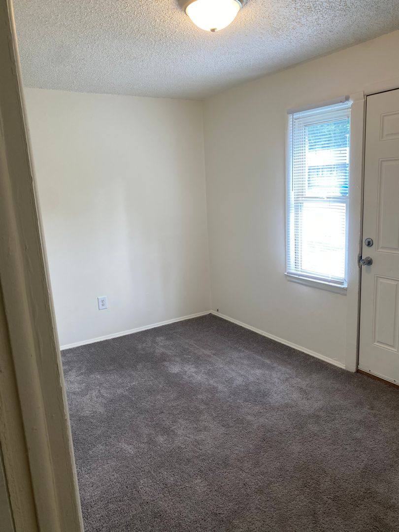 Apartment for rent at 4144 Airport Rd, Waterford, MI 48329