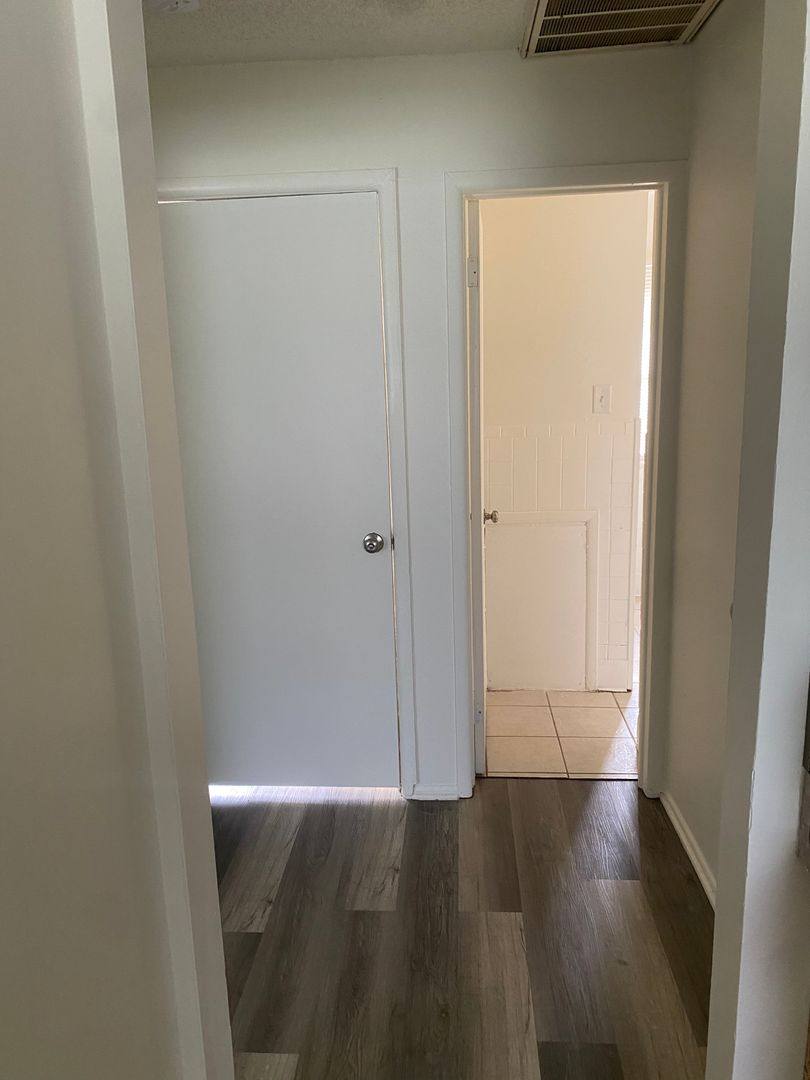 Apartment for rent at 4144 Airport Rd, Waterford, MI 48329