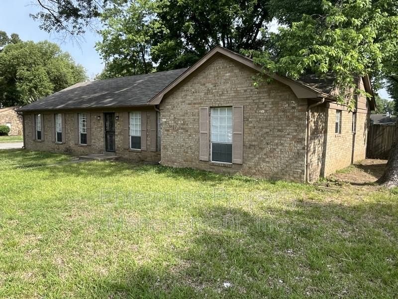 House for rent at 6124 Chinaberry Dr, Memphis, TN 38115