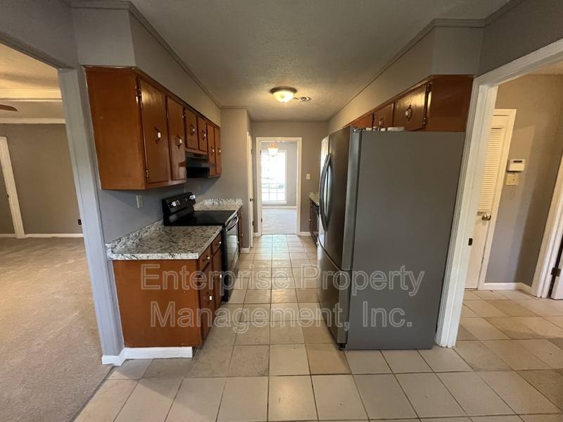 House for rent at 6124 Chinaberry Dr, Memphis, TN 38115