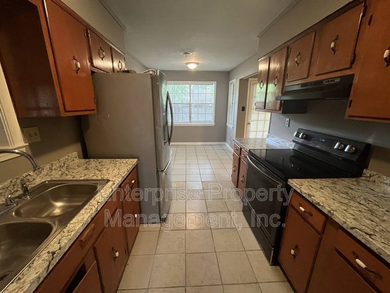 House for rent at 6124 Chinaberry Dr, Memphis, TN 38115
