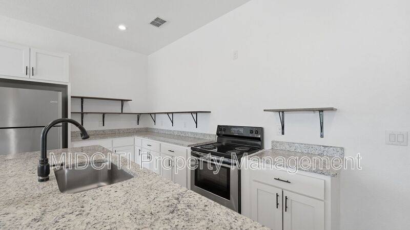 893 E Mather St, New Braunfels, TX 78130 - Apartment for Rent - Image 4
