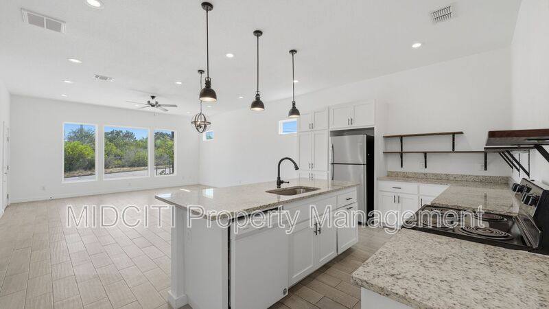893 E Mather St, New Braunfels, TX 78130 - Apartment for Rent - Image 9
