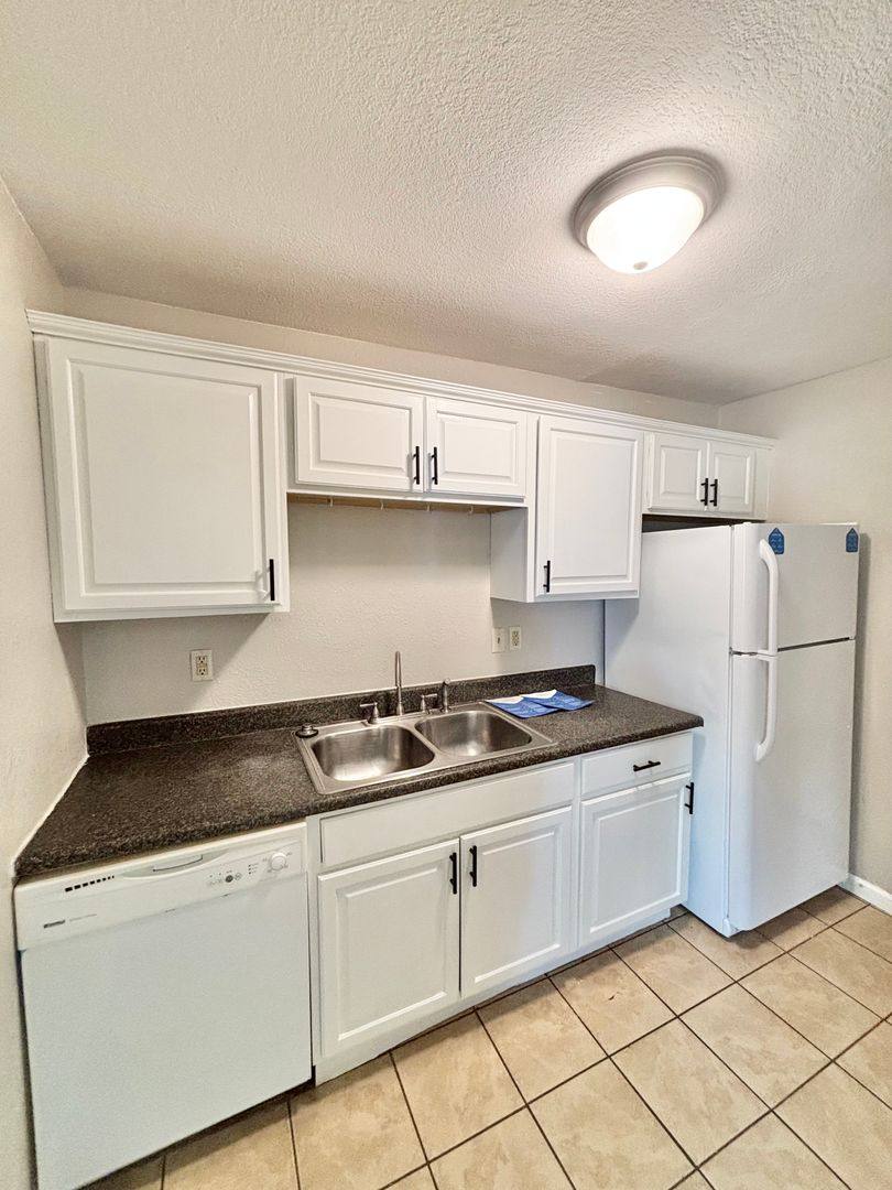 Apartment for rent at 2831 5th Ave, Pueblo, CO 81003