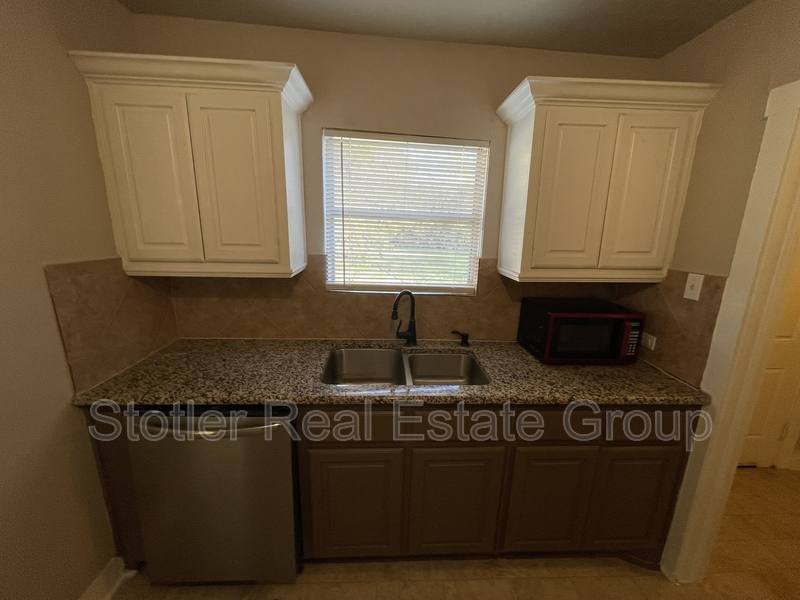 House for rent at 613 S Fielder Rd, Arlington, TX 76013