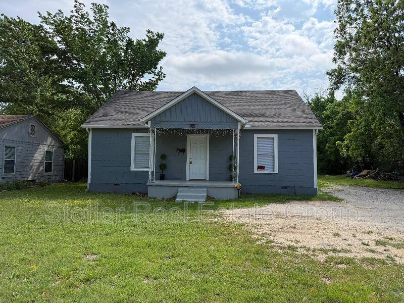 House for rent at 613 S Fielder Rd, Arlington, TX 76013