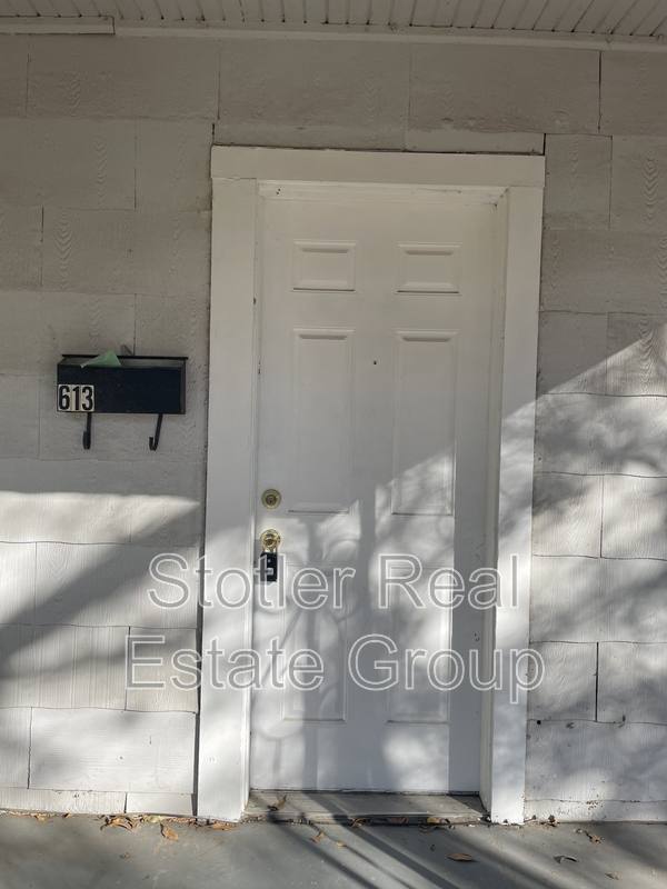 House for rent at 613 S Fielder Rd, Arlington, TX 76013