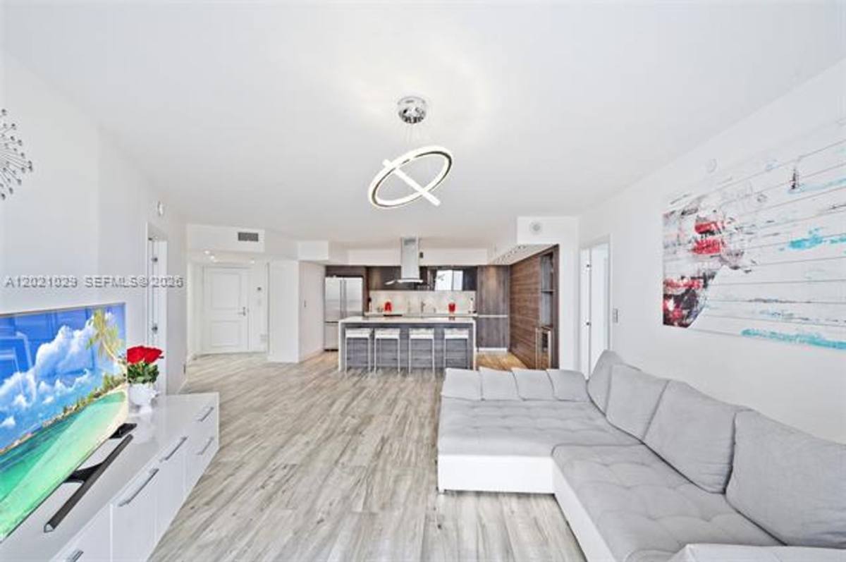 Apartment for rent at 19195 Mystic Pointe Dr, Miami, FL 33180