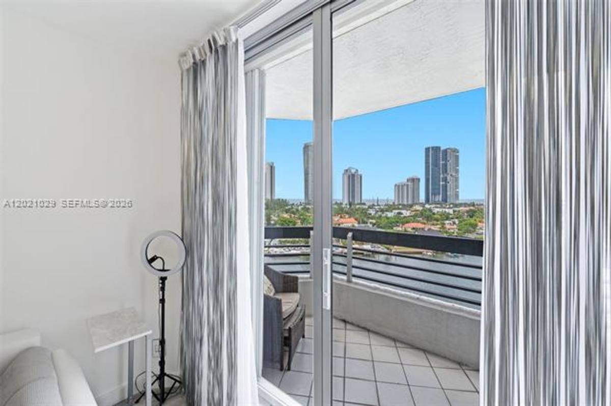 Apartment for rent at 19195 Mystic Pointe Dr, Miami, FL 33180
