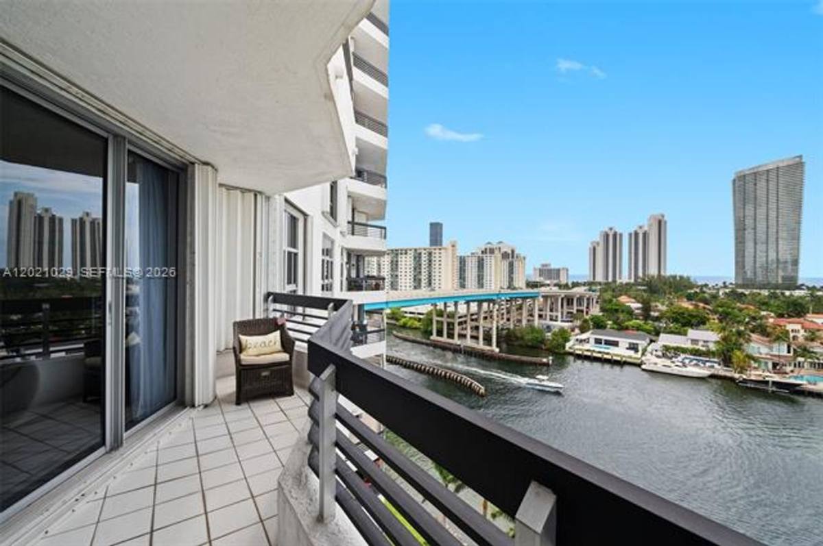 Apartment for rent at 19195 Mystic Pointe Dr, Miami, FL 33180