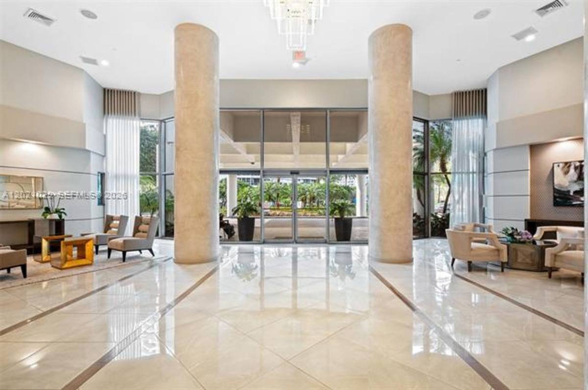 Apartment for rent at 19195 Mystic Pointe Dr, Miami, FL 33180
