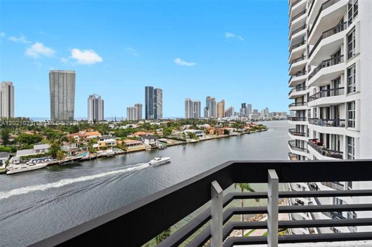 Apartment for rent at 19195 Mystic Pointe Dr, Miami, FL 33180