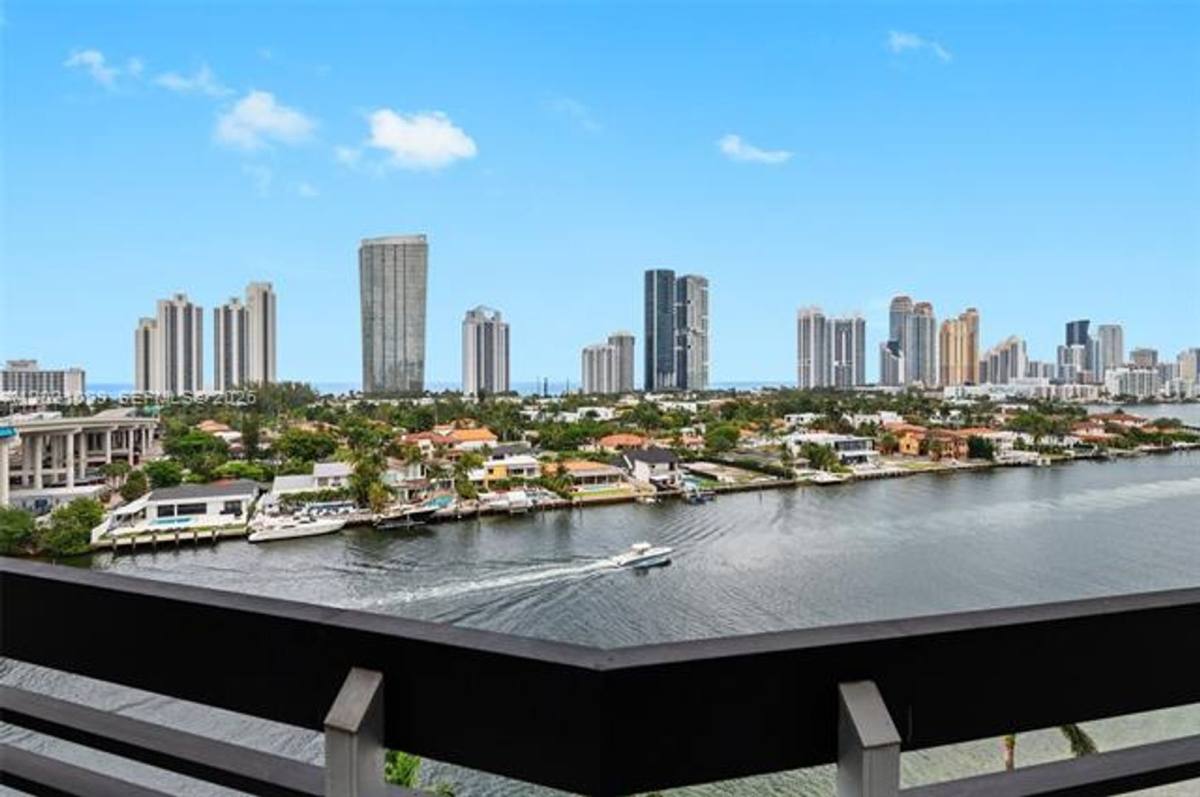 Apartment for rent at 19195 Mystic Pointe Dr, Miami, FL 33180