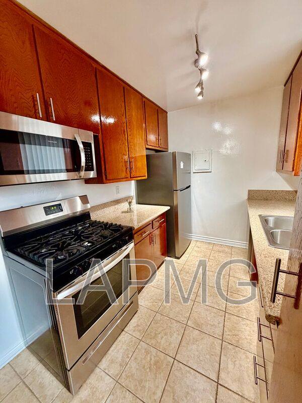 House for rent at 956 Wilcox Ave #17, Los Angeles, CA 90038