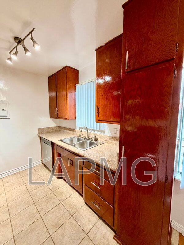 House for rent at 956 Wilcox Ave #17, Los Angeles, CA 90038