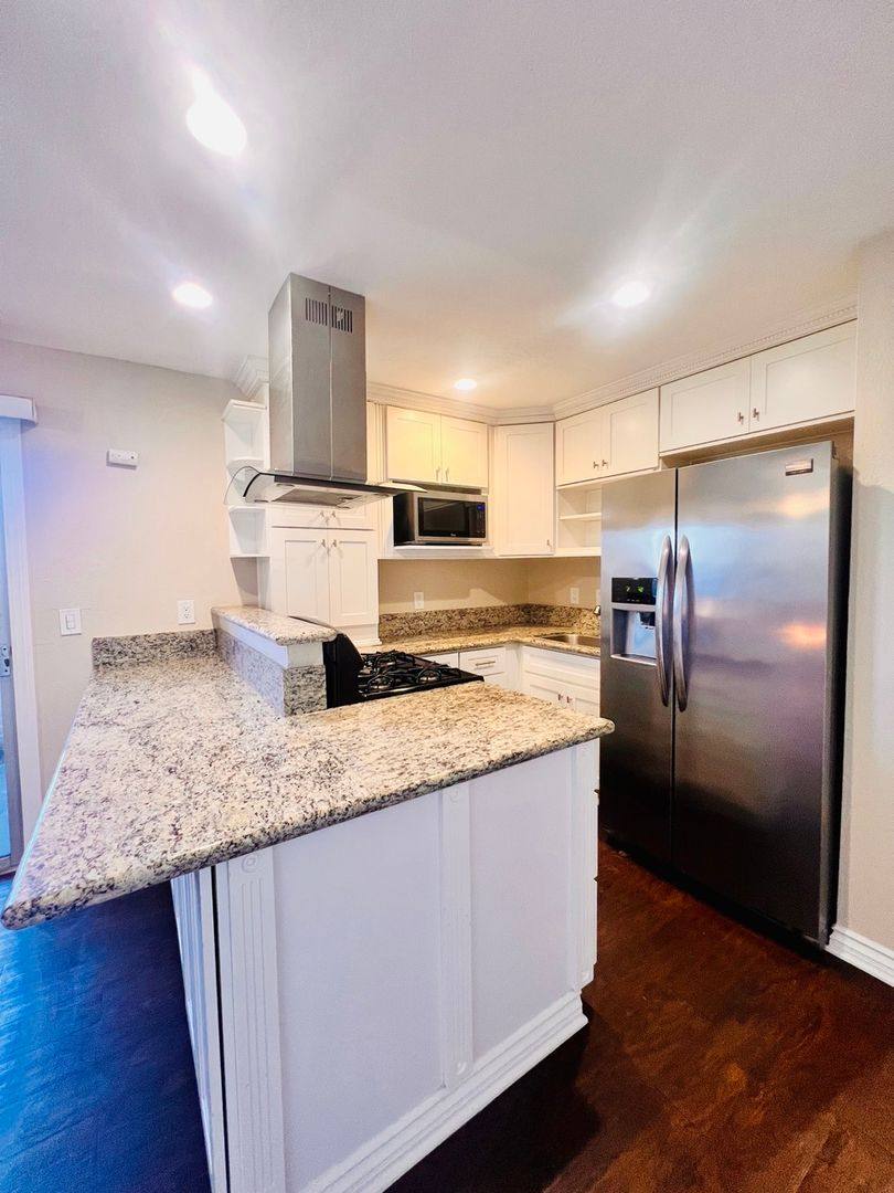 Apartment for rent at 393 Hamilton St, Costa Mesa, CA 92627