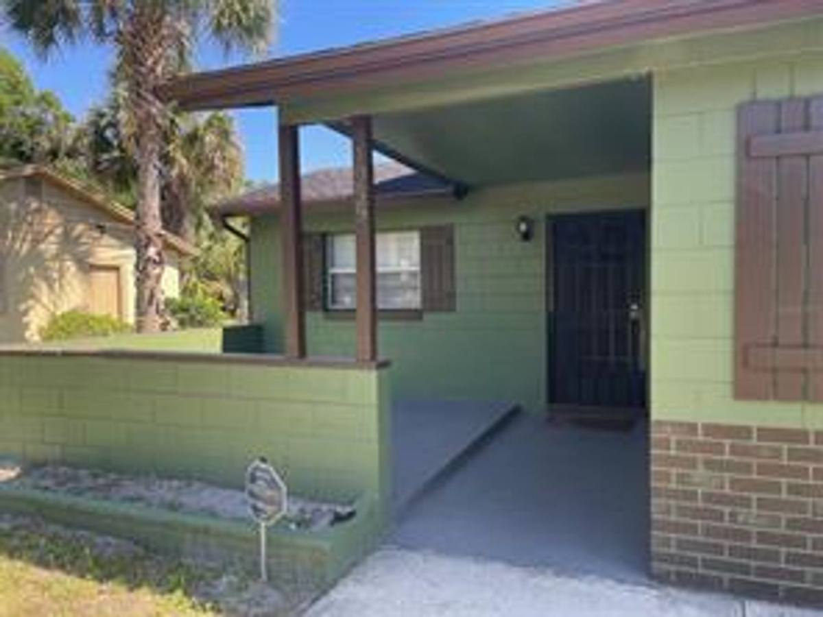 House for rent at 1935 W 14 St, Sanford, FL 32771