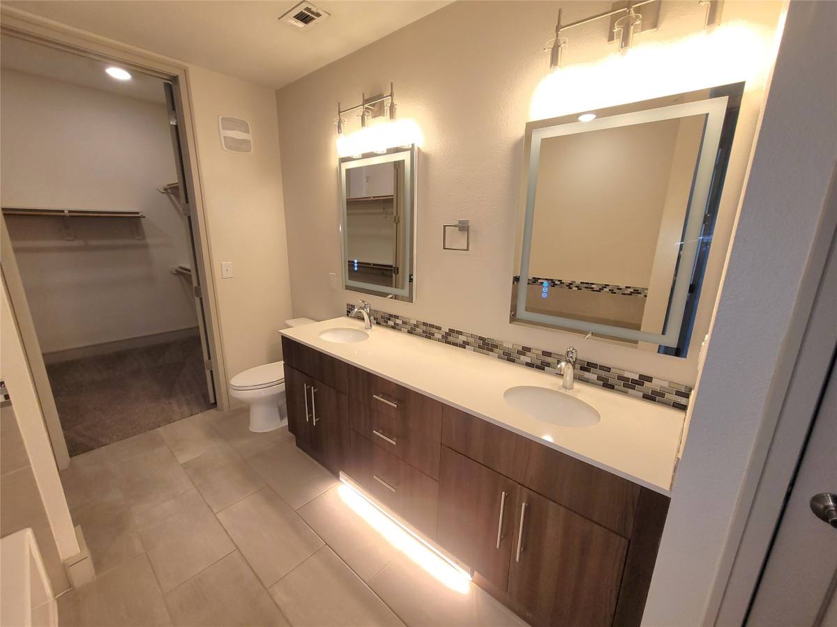 Apartment for rent at 1800 St Joseph Parkway, Houston, TX 77003