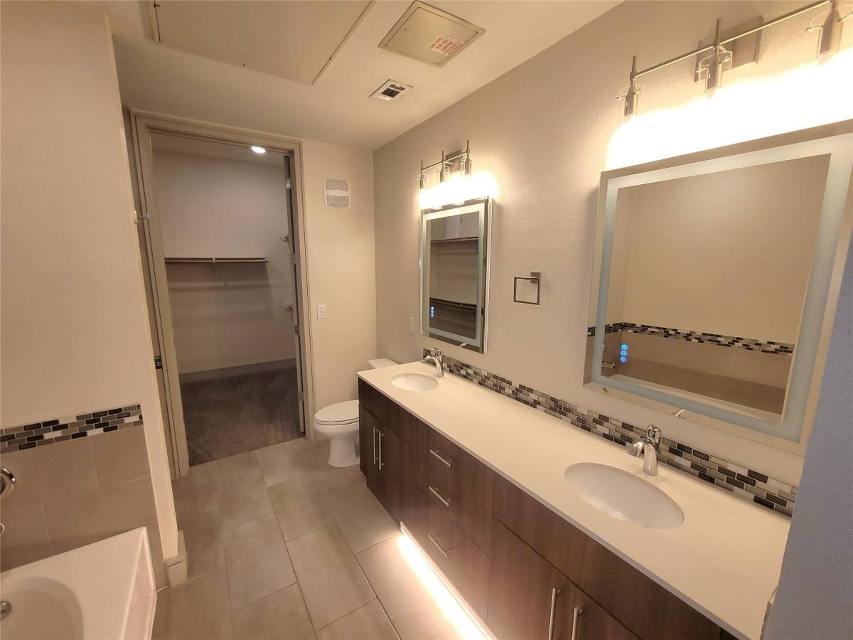 Apartment for rent at 1800 St Joseph Parkway, Houston, TX 77003