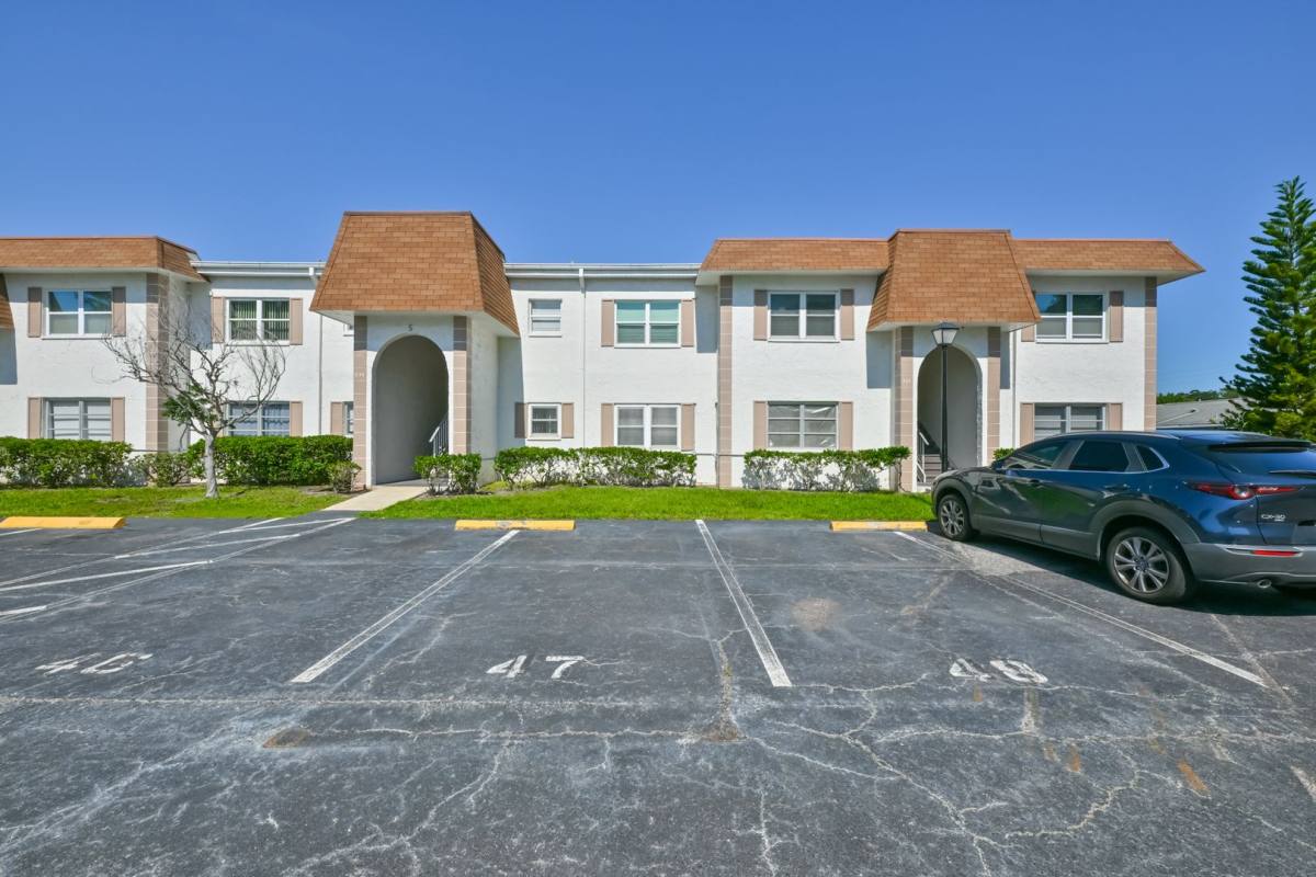Condo for rent at 237 S McMullen Booth Rd, Clearwater, FL 33759