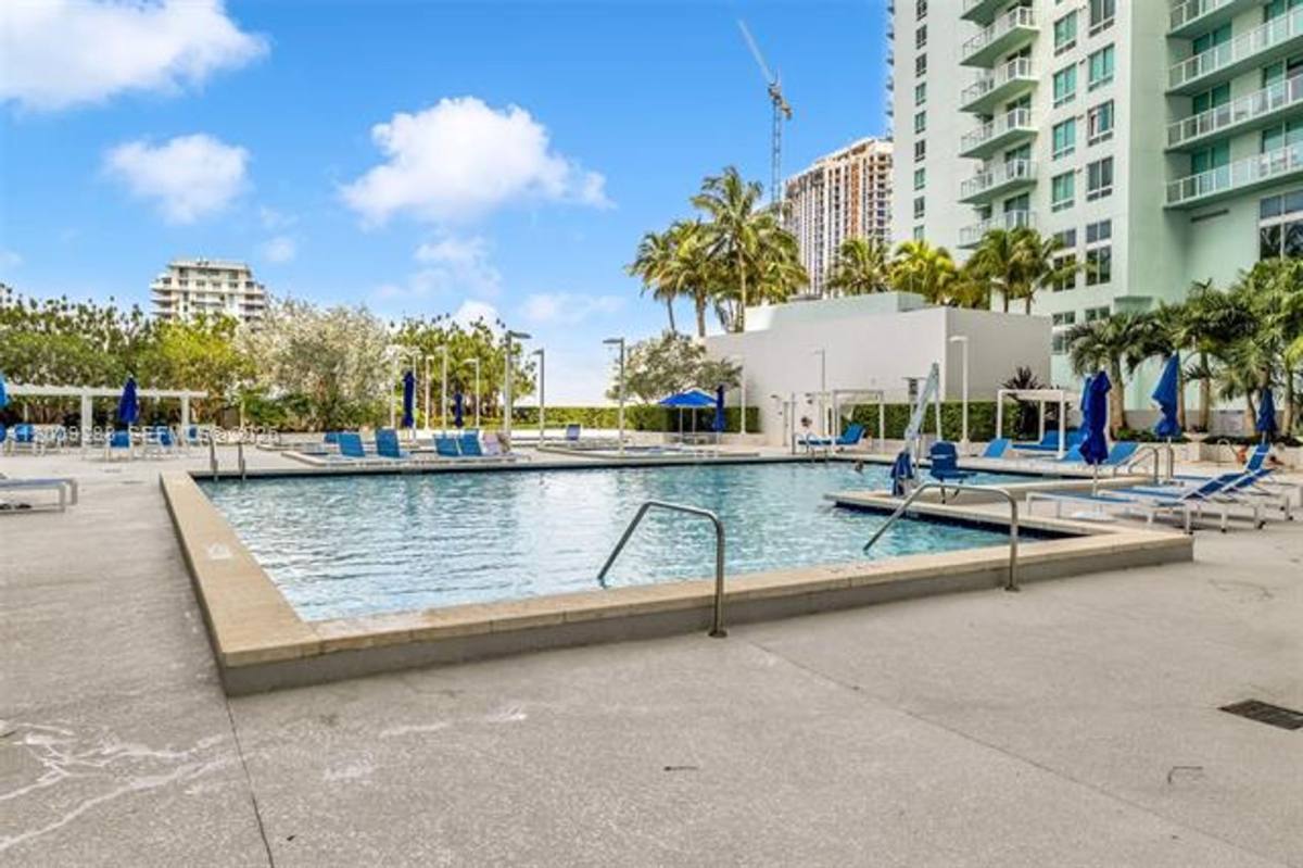 Apartment for rent at 1800 N Bayshore Dr, Miami, FL 33132