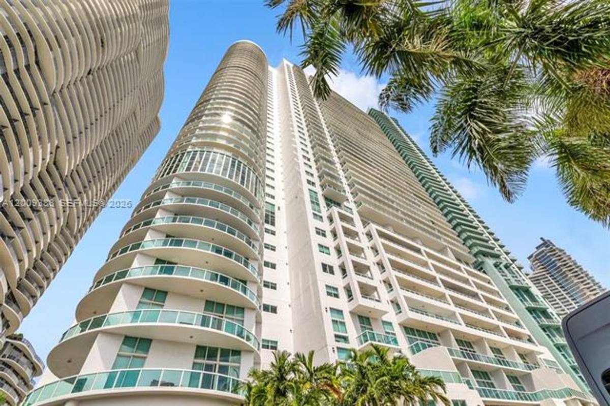 Apartment for rent at 1800 N Bayshore Dr, Miami, FL 33132