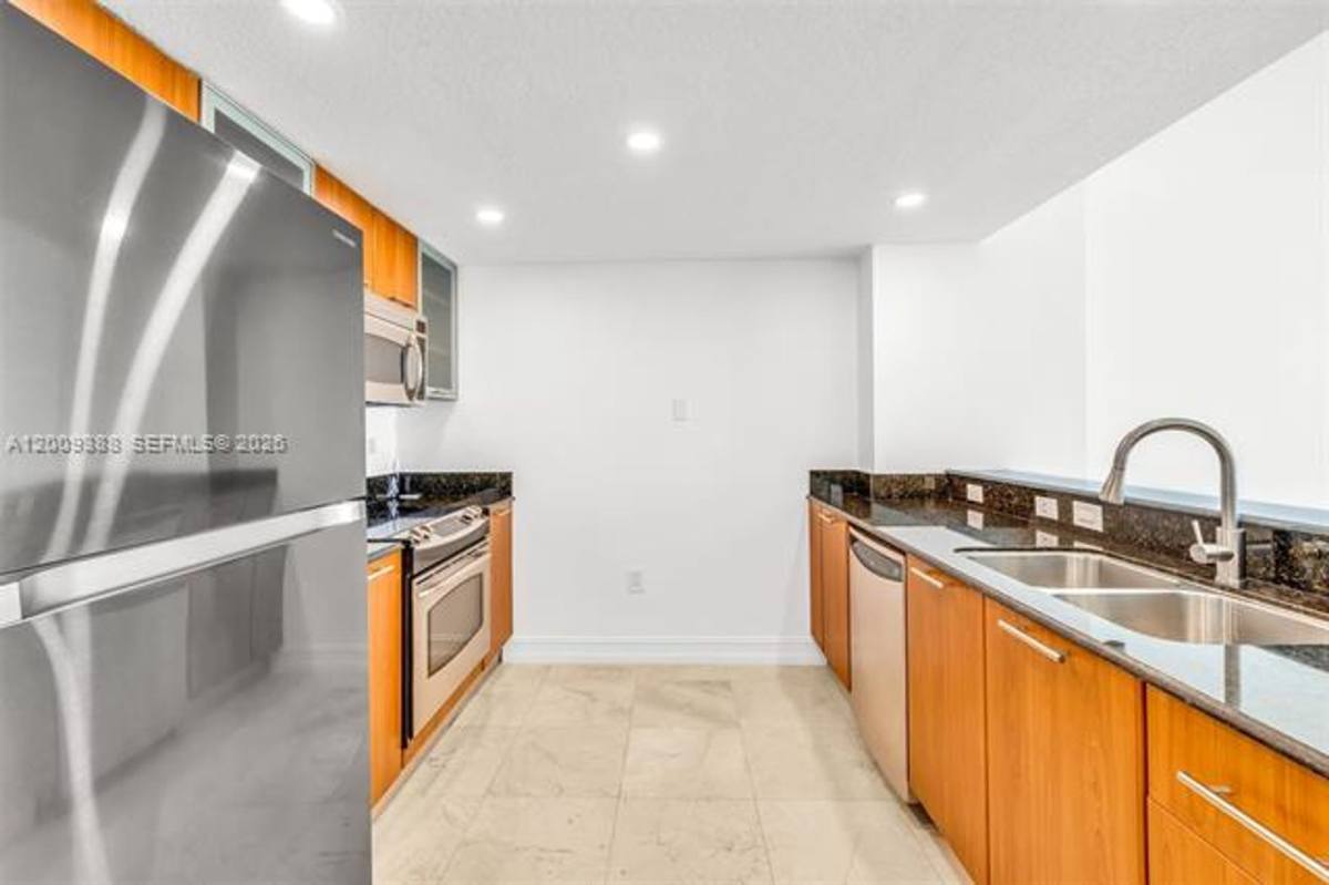 Apartment for rent at 1800 N Bayshore Dr, Miami, FL 33132