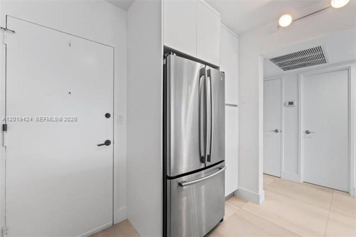 Condo for rent at 5700 Collins Ave, Miami Beach, FL 33140