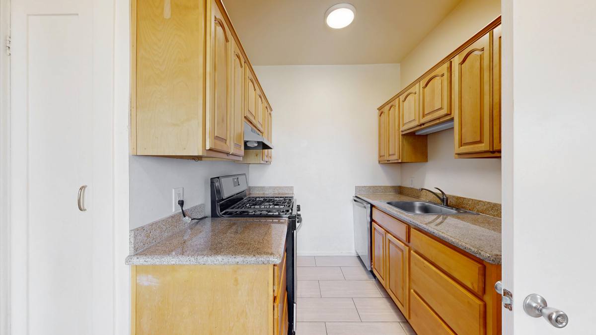 Apartment for rent at 920 Fulton St, San Francisco, CA 94117
