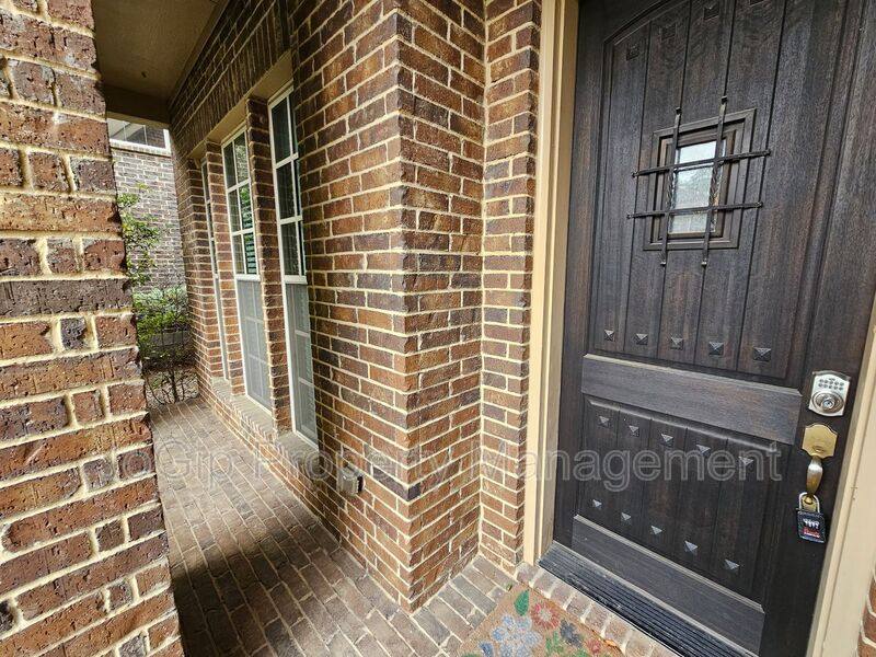House for rent at 988 Shadyside Lane, Dallas, TX 75223