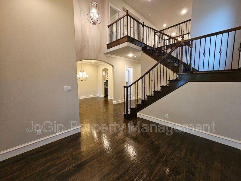 House for rent at 988 Shadyside Lane, Dallas, TX 75223
